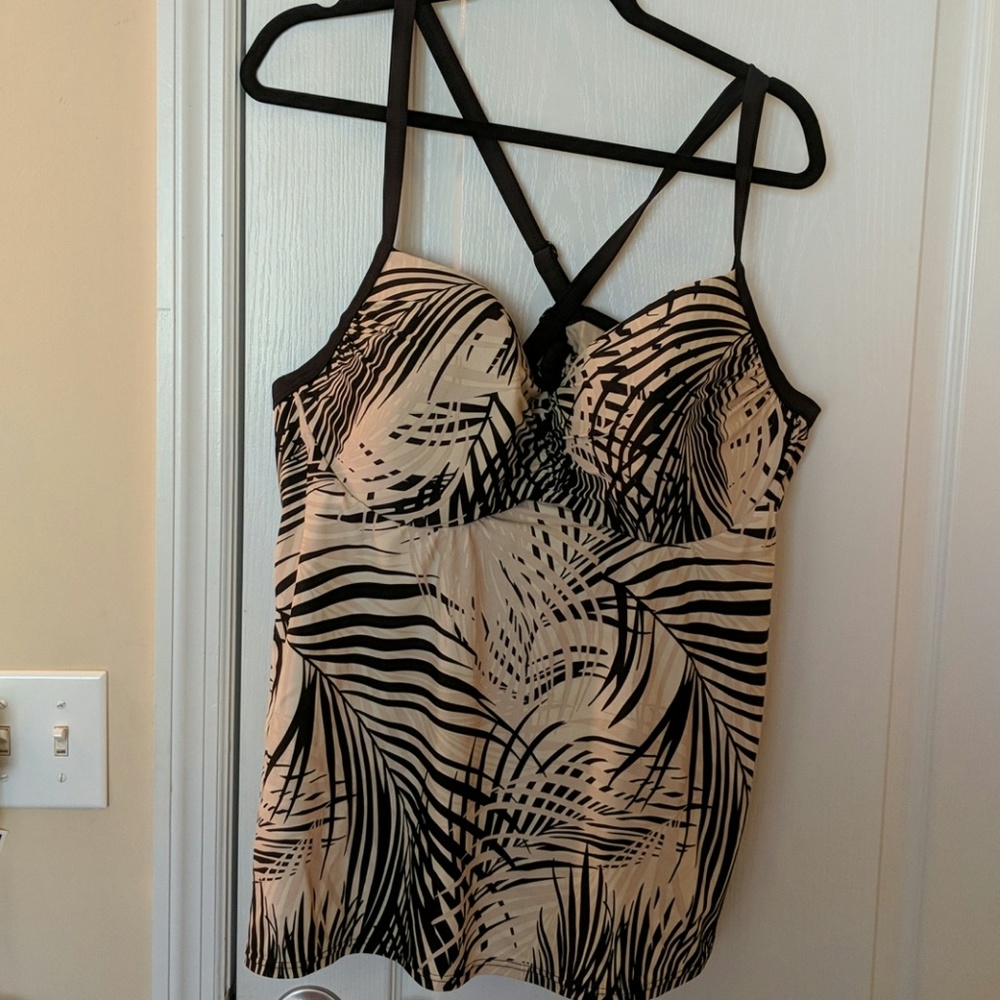 Lane Bryant Swim top, built in bra sz 44dd EUC